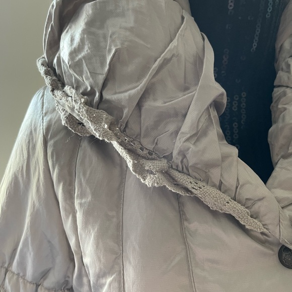 Tuleh Creamy Champaign Satiny Puffer Coat Size 38 - Picture 6 of 16